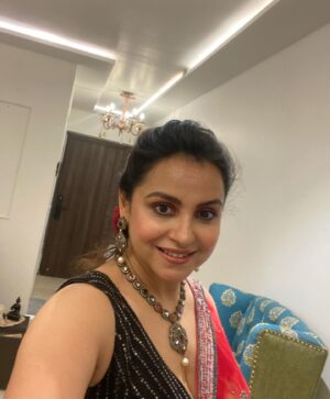 Gurdeep Kohli Instagram - Diwali still hanging around…
This Diwali was special we moved into our new home….
It’s so much fun settling in ,creating new spaces for some old some new pieces. Still lots to do… wanna give attention to every nook n corner… putting my best together.
Extremely grateful for our new beginnings.
Happy Diwali once again🪔🪔🪔🪔
Wish u all love light n lots of laughter🧿🧿
