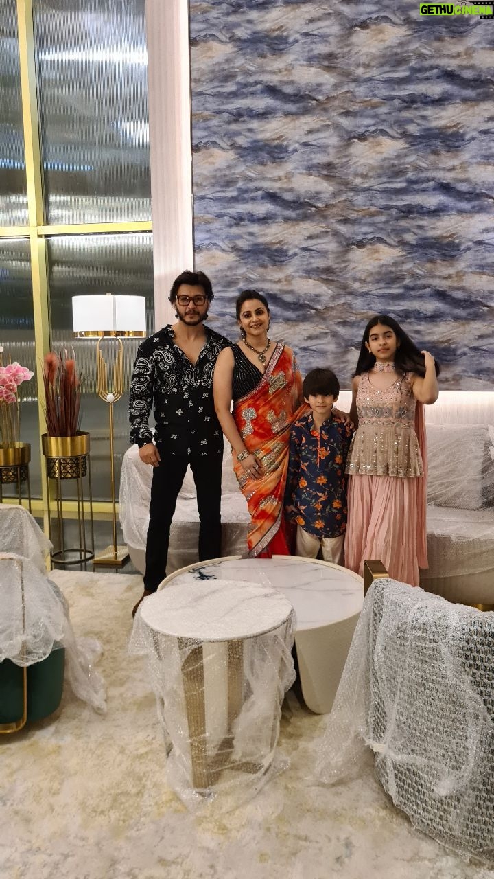 Gurdeep Kohli - 10.2K Likes - Wishing u all a Very Happy Diwali from us. May this Diwali shower you with Prosperity, Good health and Positivity. #diwali #diwali2022 #diwalivibes @meherpunjj #arjunpunjj #gurdippunjj #mahirpunjj