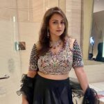 Gurdeep Kohli Instagram - See the lights… spot the red carpet Ditch the gown wear the lehengaaaa. #partyscences #myredcarpetmoment #lovethemehengalehenga Wearing @sonaligarglabel Styled by @twishha_g