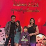 Gurdeep Kohli Instagram – This is how we brought in our 2024 ❤️🕺🏼💃🏻🎉🍾
A very Happy New Year to all of you… Have the best year #happynewyear #newyear #dancing #celebration #arjunpunjj #gurdippunjj #mahirpunjj #meherpunjj @meherpunjj