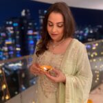 Gurdeep Kohli Instagram - Happy Dhanteras my Insta family 🤗🤗 Let the festivities begin….🥳🥳🎉🎉@pannasareesofficial #festivalseason #indianwear #indianactress #traditionalwear #festivevibes✨