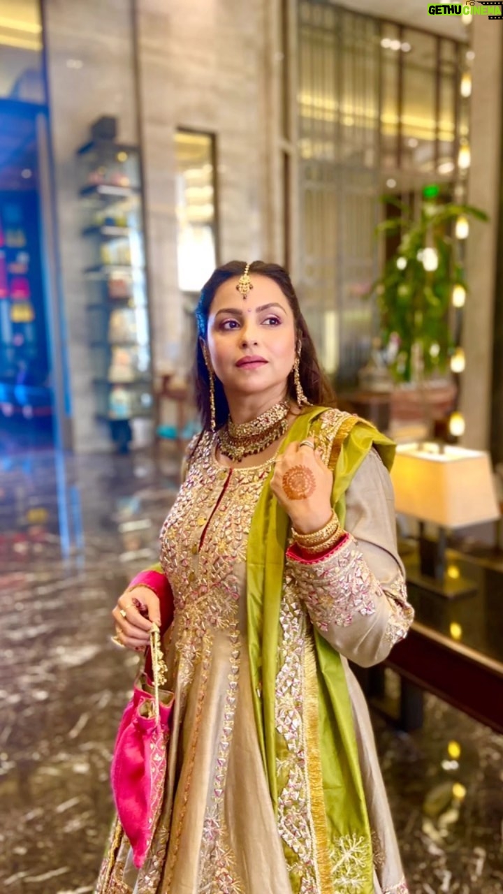 Gurdeep Kohli - 6.8K Likes - I love my Punjabi suits❤️
Wearing @heenakochharofficial
#punjabisuit #bigfatpunjabiwedding🎊🎉 #kudipunjaban #indianwear #designerwear
