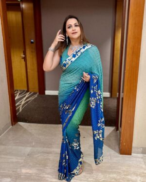 Gurdeep Kohli Instagram - When in doubt just saree it up.....🫶🫶🫶🌈🌈
#gharkishaddi #indianwedding #strikeapose #indianfashiom #lovemysarees #mycollection