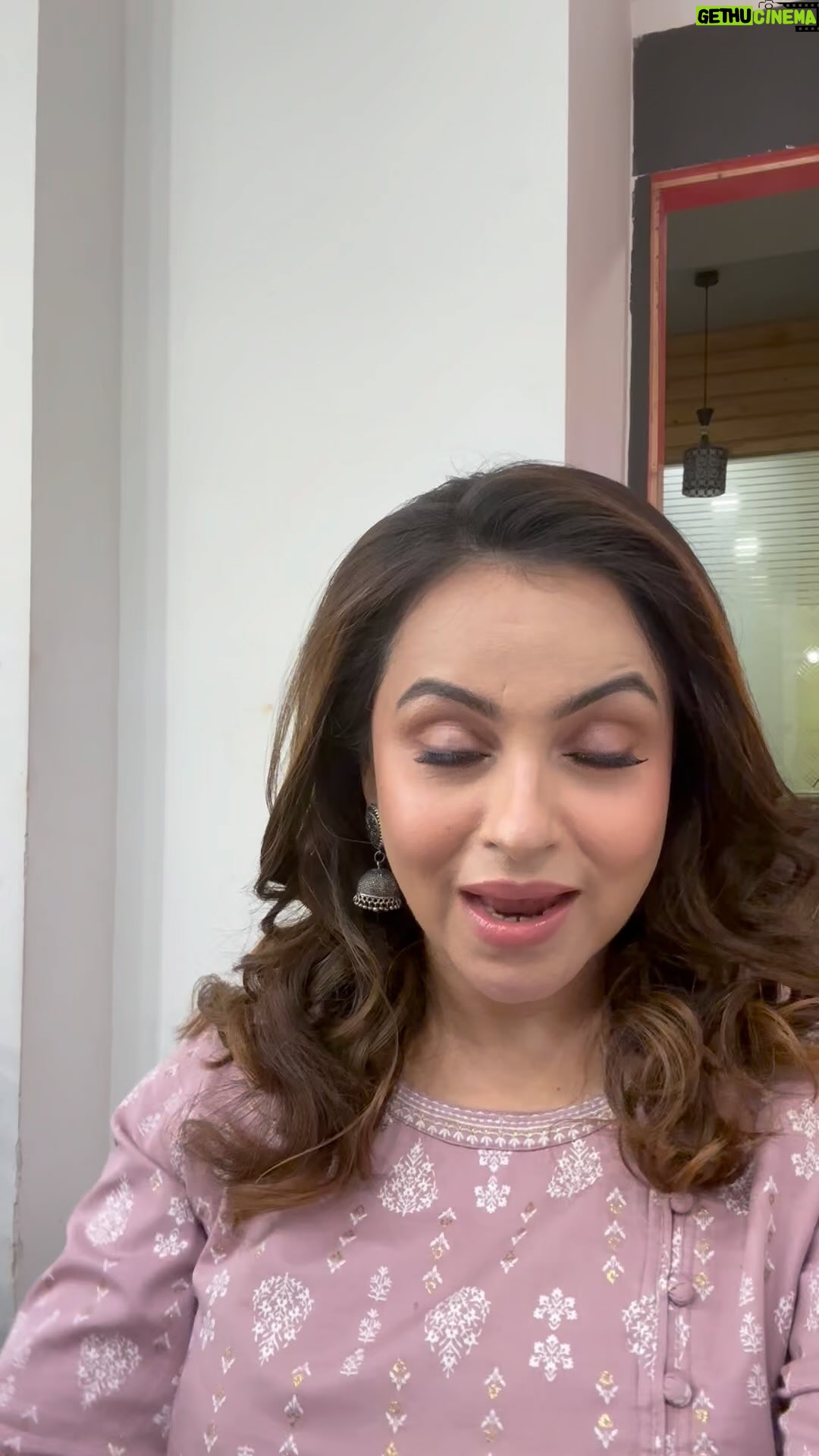 Gurdeep Kohli - 40.4K Likes - This how you have fun in your makeup room😂😂##
#chamkilasongs #funreels❤️ #makeuproomdiaries #actorlife🎬🎥 #mastitime