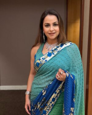 Gurdeep Kohli Instagram - When in doubt just saree it up.....🫶🫶🫶🌈🌈
#gharkishaddi #indianwedding #strikeapose #indianfashiom #lovemysarees #mycollection