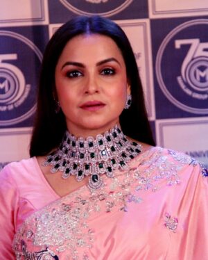 Gurdeep Kohli Instagram - #Bhoomi says a big thankyou for pouring out so much love for Vanshaj ….keep watching at 10 pm Vanshaj Mon -sat  only on @sonysab 
#10matlabvanshaj #actorslife🎬 #familydrama @swastikproductions