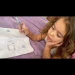 Guta Stresser Instagram – Um dia normal por aqui brincando de faz de conta com a sobrinha Sophia que faz uma mãe e uma professora dignas de um Oscar!!! Criança é demais!! E algo me diz que a Sophia vai ser atriz (ou diretora! E das brabas!!! 😅) 
Boa Semana Amigos Daqui do Insta!!!
#sobrinhasophia #tiaguta #domingo #brincadeiradecriança #fazdeconta #gutareels #gutastresser