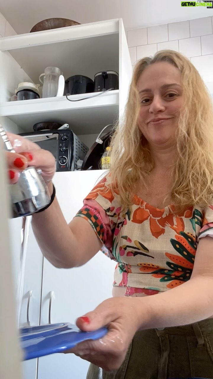 Guta Stresser - 1.2K Likes - O importante na vida, mesmo, de verdade, é fazer até o que a gente não ama, exatamente, mas tem que fazer, não tem jeito, de uma forma lúdica e alegre. (Ou ouvindo @ninasimone ou outro gênio da música da sua preferência 🥰)
Feliz Páscoa aos homenxs de Boa Vontade 😜💪🏽🐰😅😘
#gutastresser #gutalavandolouça #reels #gutareels #lavandolouça #timelapse #ninasimone #feelinggood #felizpáscoa🐰