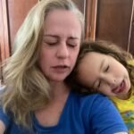 Guta Stresser Instagram – FELIZ PÁSCOA 🐰 
Que a alegria e a pureza das crianças nos lembre a importância da chegada do Coelhinho “… Come chocolates, pequena” já disse O Poeta 🫣🐰 E que nossos corações em Cristo RESSUSCITEM para o AMOR e a PAZ ☮️❤️🐰🌾🩷 
.
.
.
.
#felizpáscoa #gutastresser #tiaguta #sobrinhasophia💕 #sophialabatut #páscoadepaz #pazeamor #peaceandlove