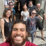Guta Stresser Instagram – Amanhã a gente reestreia Os Analfabetos 🫀 no Mini-Guaíra 🙏🏼 Teatro no qual estreei como atriz e que faz parte da minha história e pelo qual tenho um afeto gigante! O Mini Auditório Glauco Flores de Sá Brito ❤️ Coisa de curitibana raiz!!! Com 13 anos comecei (como atriz) naquele palco. Nesse mesmo palco. Onde assisti gênios (as, x) do Teatro Curitibano (que quem passa por ali é mais “prata da casa” msm!! Forasteiros são bem vindos, mas poucos tiveram a honra e o prazer de representar no Mini Guaíra. O Mini é Coisa Nossa!!! ) E portanto, a partir de amanhã, já no esquenta para o #fringe no ICÔNICO @festivaldecuritiba lá vamos nós, a Cia À Curitibana apresentar (depois do sucesso na #carpintaria do @teatroguaira ) 
OS ANALFABETOS 🫀 sexta, sábado e domingo – 22,23,24/03 no Mini Guaíra, com #dramaturgiainclusiva e #traducaosimultaneaemlibras com ingressos gratuitos (chega uma hora antes e retira o seu ingresso 🎟️) as 19h a gente estará dando o terceiro sinal 🎭🎪🎭 Venha RESPEITÁVEL PÚBLICO ❤️
.
.
.
.
#teatro #miniguaíra #glaucofloresdesabrito #curitiba #osanalfabetos #préfestival #esquenta #traduçãoemlibras #dramaturgiainclusiva #àcuritibana #gutastresser #elenco #adrianopetermann #stellamaris #guenialemos #gabrielgorosito #andersonfregolente #elisanjr #curitiba