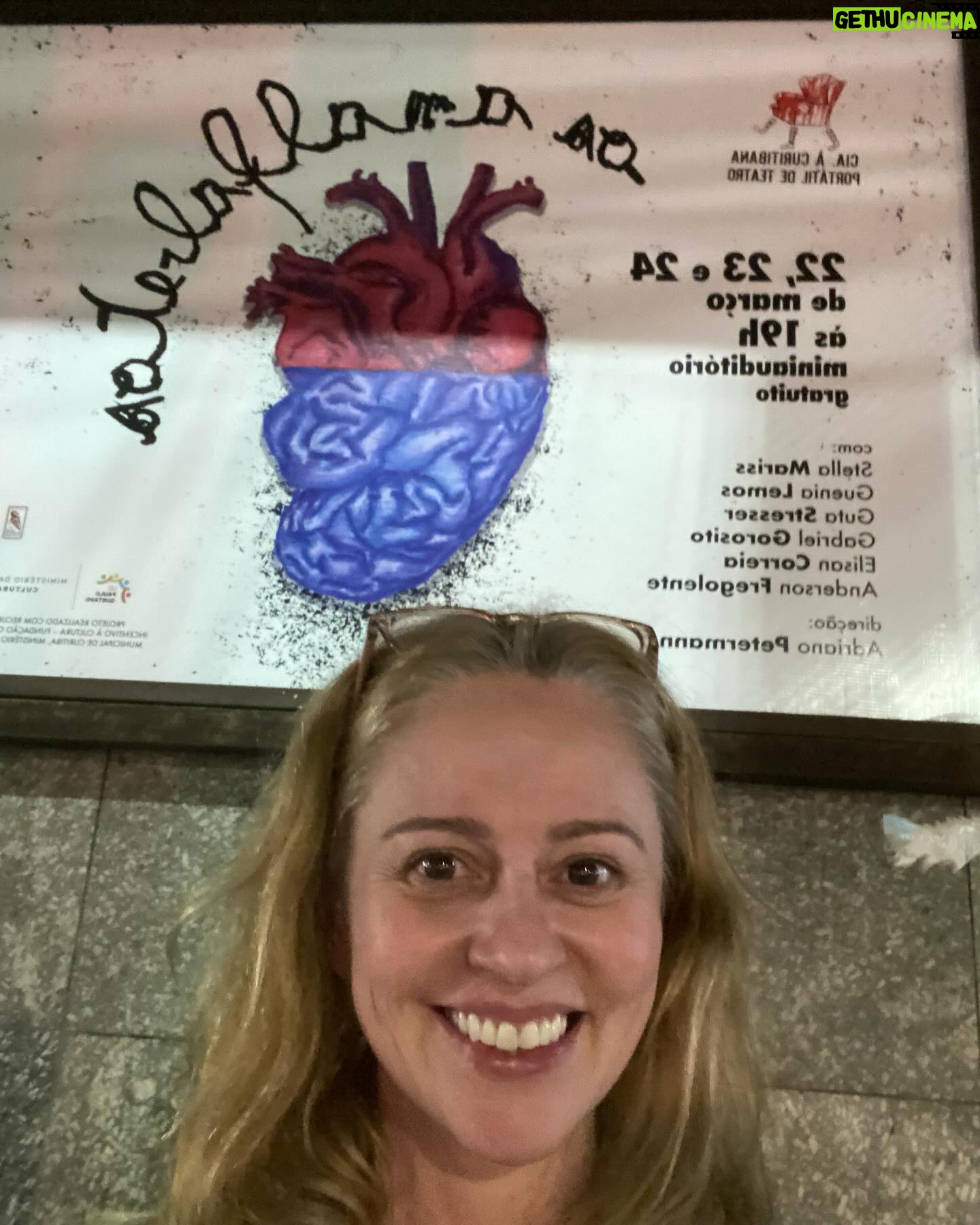 Guta Stresser Instagram - Na saída do ensaio, ontem, sextando da melhor maneira, trabalhando com o que amo com gente boa da melhor qualidade no @teatroguaira (onde estaremos em cartaz com Os Analfabetos no #miniguaíra no #fringe no @festivaldecuritiba e onde estamos ensaiando a peça #bomcrioulo para logo após o Festival no Teatro Zé Maria. Muito feliz de estar fazendo TEATRO em CURITIBA ❤️ . . . . #gutastresser #ensaios #atriz #teatro #profissãoartista #teatrosim #cultura #arte #artescênicas #trabalhadoresdacultura