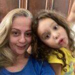 Guta Stresser Instagram – FELIZ PÁSCOA 🐰 
Que a alegria e a pureza das crianças nos lembre a importância da chegada do Coelhinho “… Come chocolates, pequena” já disse O Poeta 🫣🐰 E que nossos corações em Cristo RESSUSCITEM para o AMOR e a PAZ ☮️❤️🐰🌾🩷 
.
.
.
.
#felizpáscoa #gutastresser #tiaguta #sobrinhasophia💕 #sophialabatut #páscoadepaz #pazeamor #peaceandlove
