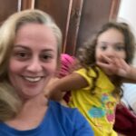 Guta Stresser Instagram – FELIZ PÁSCOA 🐰 
Que a alegria e a pureza das crianças nos lembre a importância da chegada do Coelhinho “… Come chocolates, pequena” já disse O Poeta 🫣🐰 E que nossos corações em Cristo RESSUSCITEM para o AMOR e a PAZ ☮️❤️🐰🌾🩷 
.
.
.
.
#felizpáscoa #gutastresser #tiaguta #sobrinhasophia💕 #sophialabatut #páscoadepaz #pazeamor #peaceandlove
