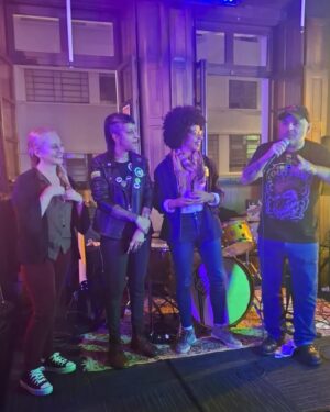 Guta Stresser Instagram - Minha turma da política aqui em Curitiba é incrível!!! O coletivo das culturas e a turma do mandato da cultura! Aqui em evento de pré lançamento da candidatura do @vladurban666 com seu #ColetivoDasCulturas , a Rubia, a Preta, o Angelo, o Esturilho, o Jeffe, a Magali, só companheiros da melhor qualidade!! Que tenhamos representatividade e gente como eles na luta pelas politicas culturais e direitos dos trabalhadores da Cultura!!! Salve a galera que está disposta a por a mão na massa pela nossa Cultura!!! Boa sorte, turma!!! Tamos juntos!!! ✊🏽
.
.
.
.
#coletivodasculturas #vladurban #precandidatura #pcdob #curitiba #cultura