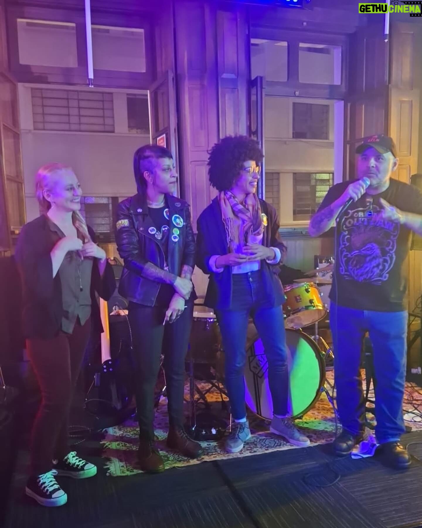 Guta Stresser - 612 Likes - Minha turma da política aqui em Curitiba é incrível!!! O coletivo das culturas e a turma do mandato da cultura! Aqui em evento de pré lançamento da candidatura do @vladurban666 com seu #ColetivoDasCulturas , a Rubia, a Preta, o Angelo, o Esturilho, o Jeffe, a Magali, só companheiros da melhor qualidade!! Que tenhamos representatividade e gente como eles na luta pelas politicas culturais e direitos dos trabalhadores da Cultura!!! Salve a galera que está disposta a por a mão na massa pela nossa Cultura!!! Boa sorte, turma!!! Tamos juntos!!! ✊🏽
.
.
.
.
#coletivodasculturas #vladurban #precandidatura #pcdob #curitiba #cultura