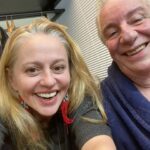 Guta Stresser Instagram - A gente não é muito bom de selfie… mas também, pra que ser bom de selfie quando vc tem o privilégio de assistir esse gigante em cena? A peça #Otraidor com o genial ator @marconaniniator e direção e concepção de @geraldthomas1 é poesia pura, é PHODDA, emocionante e humorada na justa medida, precisa e lindamente orquestrada, iluminada, bem vestida e embalada, um deleite. E assistir o Nanini em cena é daqueles momentos que a gente pensa: “zerei a vida”. Que ator, senhoras e senhores!! Que ator!!!! . . . . #marconanini #ator #otraidor #festivaldecuritiba #teatro #guairão 🎭 #cultura #teatroguaíra #geraldthomas