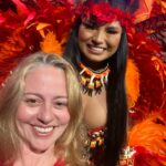 Guta Stresser Instagram - O @festivaldecuritiba também é o “Festival dos encontros”!!! Aqui no carrossel com a curadora @giovanasoar (atriz genial também e amiga lá dos primeiros passos nos palcos!! Musa!!) com o ator da peça #todasascoisasmaravilhosas @kikomascarenhas (Kiko amadooooo!!!) e com o amigo pré candidato a prefeito @felipemongruel (gato!), com a musa do @boigarantido e com a Arara Azul do @boicaprichoso ❤️💙❤️💙🎭💙❤️💙❤️ (e isso é só uma pequena mostra, um mini recorte, que chegou uma hora que era tanto encontro feliz que se fosse postar tudo ia faltar feed!! ❤️💙❤️🎭☺️) “não há gente como a gente do teatro” Caetano . . . . #gutastresser #festivaldecuritiba #encontros #festadeabertura #giovanasoar #atrizes #atores #kikomascarenhas #felipemongruel #boigarantido #boicaprichoso 💙❤️🎭❤️💙