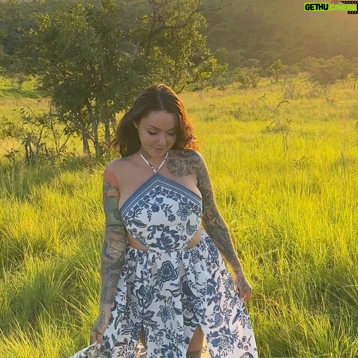 Hélène Boudreau Instagram - safari trip with @asanjaafrica 🥹🐘🦒 best week and all of this thanks to @chanel_miaww you can book with her to live the same experience i had.