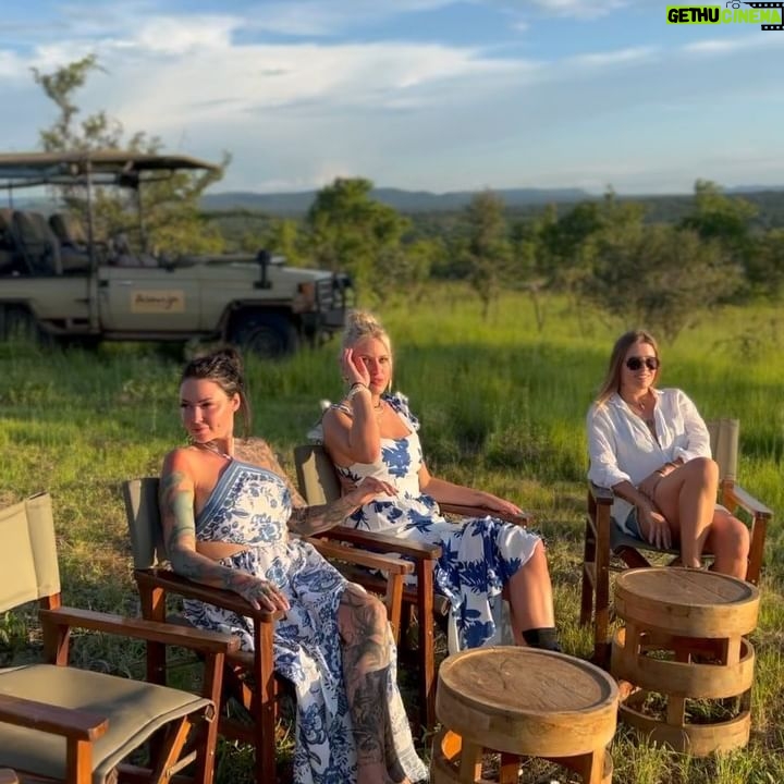Hélène Boudreau Instagram - safari trip with @asanjaafrica 🥹🐘🦒 best week and all of this thanks to @chanel_miaww you can book with her to live the same experience i had.