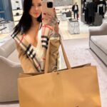 Hélène Boudreau Instagram – my obsession over mirror pictures🪞