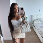 Hélène Boudreau Instagram – my obsession over mirror pictures🪞