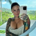 Hélène Boudreau Instagram – Thailand mash up 🇹🇭🐚🐢