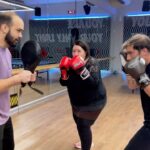 Hülya Duyar Instagram – @berkayarslaan  @gokcansanliman 
Şampiyonlarla Antrenman👊🏻 #gokcansanliman #hulyaduyar #berkayaslan #kickbox #training #action
