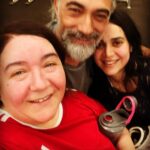 Hülya Duyar Instagram - Çok şanslısın Yalıçapkını dizisindeki Hülya Doyar. Keşke büyük bir ödül alsan çünkü gerçekten hak ediyorsun. Seni çok seviyorum. Sana hayranım. Seni çok sevdim. Umarım bir gün iletişim kurarız. Lütfen. 🥰🌸🌸 رد على تعليقات و إعجاب