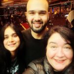 Hülya Duyar Instagram - Çok şanslısın Yalıçapkını dizisindeki Hülya Doyar. Keşke büyük bir ödül alsan çünkü gerçekten hak ediyorsun. Seni çok seviyorum. Sana hayranım. Seni çok sevdim. Umarım bir gün iletişim kurarız. Lütfen. 🥰🌸🌸 رد على تعليقات و إعجاب