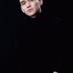 Hülya Duyar Instagram - @alishernazirov_ ・・・ MUSIC MANAGEMENT : @yokubovazimjon @hulyaduyarmanagement BESTECİ, YORUMCU VE KEMAN VİRTÜOZU SANATÇIMIZ ALİSHER NAZİROV FOTOĞRAF ÇEKİMİ KREATİF EKİP FOTOĞRAFÇI / PHOTOGRAPHER : @balerinnur GÜLNUR KILIÇ KOSTUM TASARIM / STYLING : @erhanblbn ERHAN BALABAN MAKYAJ / MAKE UP : @makeup_dilo DİLEK ÖZTÜRK SAÇ / HAIR DESIGN : @fazlibalci FAZLI BALCI PRODUCTION MANAGER : @sebnemsevim ŞEBNEM SEVİM SUIT SEWING / TAKIM ELBİSE DİKİM : @stil.atolye
