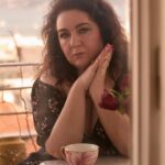 Hülya Duyar Instagram - #comingsoon #photoshoot #photographer @beknazarovl3 #costumedesigner @erhanblbn #makeupartist @makeup_dilo #makeupteam @medineurekil76 #teamwork @sebnemsevim @shkelqesa.b @unsalmeseci #zeus #tesekkurler #thankyou♥️🙏