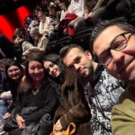 Hülya Duyar Instagram - #ŞenerŞen, Büyük Ustamı, Şener Abimi İzlemelere doyamıyorum.. Böyle bir performansı izleme şansı bulduğum için çok mutluyum. Diğer Muhteşem oyuncu arkadaşlarıma hayranım @onaykaya @gizemgizem @kutay.sandikci @ugurardabaskan Nice güzel oyunlara.. Ve tabiki Vasıf Öngören’e saygılarımla.. Ve @istanbuldasdas’a bu oyunu izleme imkanı verdiği için teşekkürler 🧿🙏♥️🕊