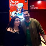 Hülya Duyar Instagram - #ŞenerŞen, Büyük Ustamı, Şener Abimi İzlemelere doyamıyorum.. Böyle bir performansı izleme şansı bulduğum için çok mutluyum. Diğer Muhteşem oyuncu arkadaşlarıma hayranım @onaykaya @gizemgizem @kutay.sandikci @ugurardabaskan Nice güzel oyunlara.. Ve tabiki Vasıf Öngören’e saygılarımla.. Ve @istanbuldasdas’a bu oyunu izleme imkanı verdiği için teşekkürler 🧿🙏♥️🕊