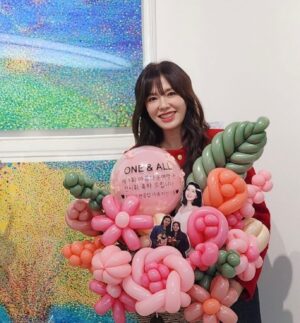 Ha Hee-ra Instagram - 감사합니다…!!!
태란이의 멋진 작품도 함께~
#감사 #은혜 #전시회 #유화 #아름다운화실 #아름다운여행전 #슈페리어개러리 #1월27일까지