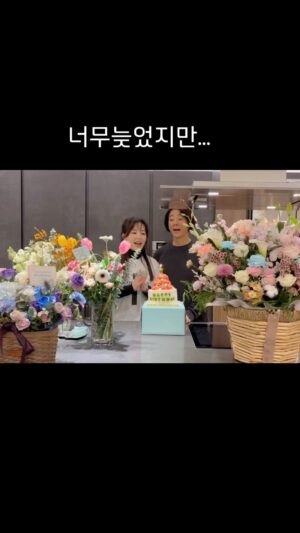 Ha Hee-ra Instagram - 감사합니다!!!
온가족이 함께 생일을 보낼수 있어서..
정말 감사했던 하루…
소소한 일들이..
큰 감사로 이어질수있는 
올해가 될수있기를 소원합니다…
모두~ 평안하세요~
사랑합니다~!!!
#감사 #은혜 #생일축하