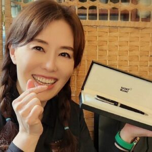 Ha Hee-ra Instagram - 감사합니다…!!

#감사 #은혜 #핀액츠 #7주년
#깜짝선물 #감동의편지
#사랑합니다
