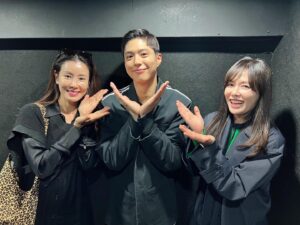 Ha Hee-ra Instagram - 공연보면서.. 웃다..울다…
작품도 넘 좋고…따뜻하고…

무엇보다도 새로운 모습을 볼수있어서 정말 좋았네~

분명 얼마나 노력하고…
또 노력했는지..
객석에 다 전달되기에..
더 감동의 눈물이 났네요..

연기도 노래도..모든게 완벽했던 시간..
아름다운 시간여행….
초대해줘서 고마워~~

@letmefly_musical 
#감사 #은혜 #뮤지컬 #렛미플라이 #박보검 님 #이태란 님