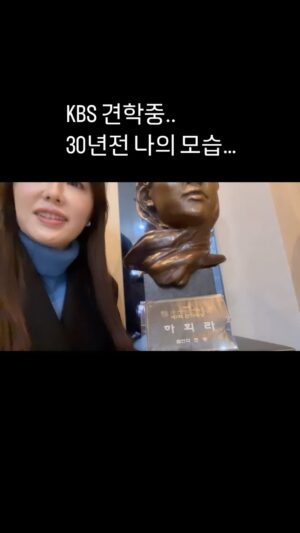 Ha Hee-ra Instagram - 학생들과 함께 방송국 견학~^^