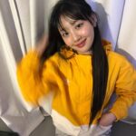Ha Soo-young Instagram - @umbrokorea 가볍고 산뜻한 엄브로 셋업💛 #광고 #엄브로 #플레이버셋업 #FLAVOUR #셋업 #자켓추천