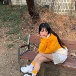 Ha Soo-young Instagram - @umbrokorea 가볍고 산뜻한 엄브로 셋업💛 #광고 #엄브로 #플레이버셋업 #FLAVOUR #셋업 #자켓추천
