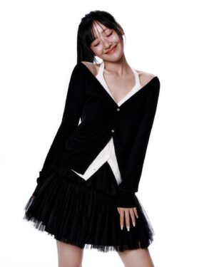 Ha Soo-young Instagram - 🖤. @paixpermil 

Visual Director: Nagi @nagiandpaco
Photographer: Songyi Yoon @songgge

Stylist: Seunghee Son @sonsseung
Assistant Stylist: Jiyeon Kang @jinnie.is_

Hair Artist: Eunha at Overmars @eunha_hair_12
Makeup Artist: Juyeon Park at Overmars @pjuuuq
