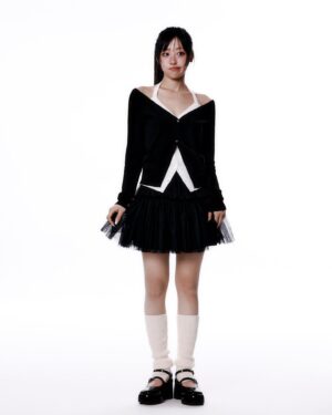 Ha Soo-young Instagram - 🖤. @paixpermil 

Visual Director: Nagi @nagiandpaco
Photographer: Songyi Yoon @songgge

Stylist: Seunghee Son @sonsseung
Assistant Stylist: Jiyeon Kang @jinnie.is_

Hair Artist: Eunha at Overmars @eunha_hair_12
Makeup Artist: Juyeon Park at Overmars @pjuuuq