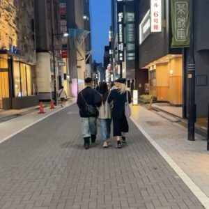 Ha Yeon-soo Instagram - 시간이 통째로 폴짝 도약한 기분 ! 
4월은 생각 이상으로 비를 많이 맞았다. 
5월은, 친구들이 곧 햇살이네🌈
