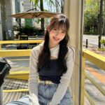 Ha Yeon-soo Instagram - 시간이 통째로 폴짝 도약한 기분 ! 4월은 생각 이상으로 비를 많이 맞았다. 5월은, 친구들이 곧 햇살이네🌈