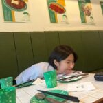 Ha Yeong Instagram - 헤헤 원준이 보러가기 전에 밥부터🍽️ @netflixkr