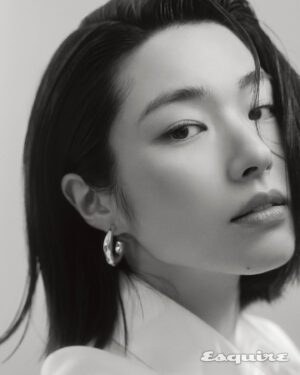 Ha Yeong Instagram - @esquire.korea