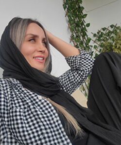 Hadis Fouladvand Instagram - 'ماورای باورهای ما ماورای بودن و نبودن های ما، آنجا دشتی است فراتر از همه تصورات راست و چپ، تو را آنجا خواهم دید' #hadisfouladvand #حدیث_فولادوند