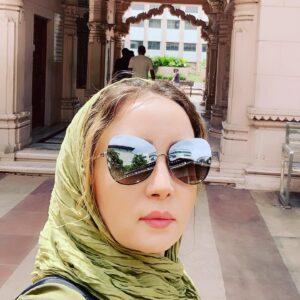 Hadis Fouladvand Instagram - باید دنیا را کمی بهتر از آنچه تحویل گرفته ای تحویل دهی
خواه با فرزندی خوب،
خواه با باغچه ای سرسبز
خواه با اندکی بهبود شرایط اجتماعی
و اینکه بدانی حتی فقط یک نفر با بودن تو ساده تر نفس کشیده است یعنی تو موفق شده ای.❤️ گابریل گارسیا مارکز