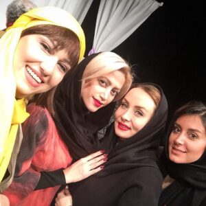 Hadis Fouladvand Instagram - پشت صحنه نمايش خانه پاكيزه 👏🏻👏🏻ديدنش رو بهتون توصيه ميكنم ما كه لذت برديم 👌🏻👌🏻 🎭نمایش خانه پاکیزه🎭
کارگردانان: سروش طاهری - مانلی حسین پور

بازیگران به ترتیب حروف الفبا:
مانلی حسین پور
سروش طاهری
گیتی قاسمی
معصومه کریمی
آزاده مویدی فرد
میلاد محمد زاده
پریا مددی

گروه طراحان:
طراح صحنه: وحید لاری
طراح لباس: الهام شعبانی
طراح گریم: حمید رضا قاسمی
طراح پوستر و بروشور: سینا افشار
طراح حرکت: میلاد محمد زاده
موسیقی: انتخابی
آهنگ سازی قطعه آخر : آرش بیات

گروه کارگردانی:
دستیار کارگردان و مدیر تولید: حسین دیردار
دستیاران دوم کارگردان: سید مسعود حسینی و مرتضی شمیران
مدیر اجرا: محمد نژاد
منشی صحنه: محمد محسن شفیعی
دستیار طراح صحنه: محمد حسین همایون

عکاسان: کیان کوهستانی و مهرداد مسیحا
مجریان گریم: عاطفه ابیضی ، لیلا سرنی ، حمید رضا قاسمی
روابط عمومی: مارال قادری
امور رایانه: محمد علی واعظی، محمد نیازی

زمان : از بیست و پنجم آذرماه
مکان : مجموعه تئاتر شهر ، تالار چهارسو
ساعت هشت شب
تهیه بلیط:
tik8.com
#خانه_پاكيزه