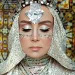Hadis Fouladvand Instagram – پروژه “معماری ایران” 
نام بنا : تالار آیینه کاخ گلستان 
💎💎
تالار آیینه یکی از اتاق های زیبای کاخ گلستان تهران است، که در سال 1253 شمسی به وسیله ی صنیع الملک ساخته شد و اتمام تزیینات آن تا سال 1261 شمسی طول کشید و در نهایتْ بنا نهاده شد.
💎💎
شهرت عمده تالار آینه علاوه بر تزیینات آن نقاشی کمال الملک است که کمال المک به مدت 5 سال بر روی این اثر کار کرد و در آن نقاشی، ناصر الدین شاه در تالار دیده می شود. 
💎💎

سالن زیبایی مریم رهنما 
ایده پرداز و کارگردان : مریم رهنما 
@maryamrahnama__

مدل هنرمند : حدیث فولادوند
@hadisfouladvand
طراح و چهره پرداز : هنگامه کردگاری 
@hengameh_kerdegari
طراح مو : مرضیه توفیقی
@marziehtofighi_hair 
اکسسوری: نیوشا اصغری 
@artgallery.niousha 
عکس : فاطمه رحمانی
@falifilm 
💎💎💎💎

‏‎#مریم_رهنما #حدیث_فولادوند #پروژه_معماری #میکاپ #میکاپ_ارتیست #تالار_آینه #کاخ_گلستان #آینه_کاری #سنتی #میکاپ_خاص #میکاپ_فشن #معماری_تلفیقی #میکاپ_حرفه_ای #معماری_ایرانی #آینه_میکاپ #کاخ #معماری_سنتی_ایران #فشن
‏#architecture #makeup #makeupproject #traditionalmakeup